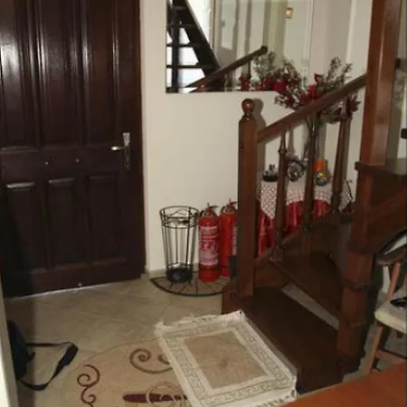 Xenioti Konukevi Tsagkarada