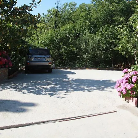 Xenioti Konukevi Tsagkarada