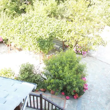 Xenioti Konukevi Tsagkarada