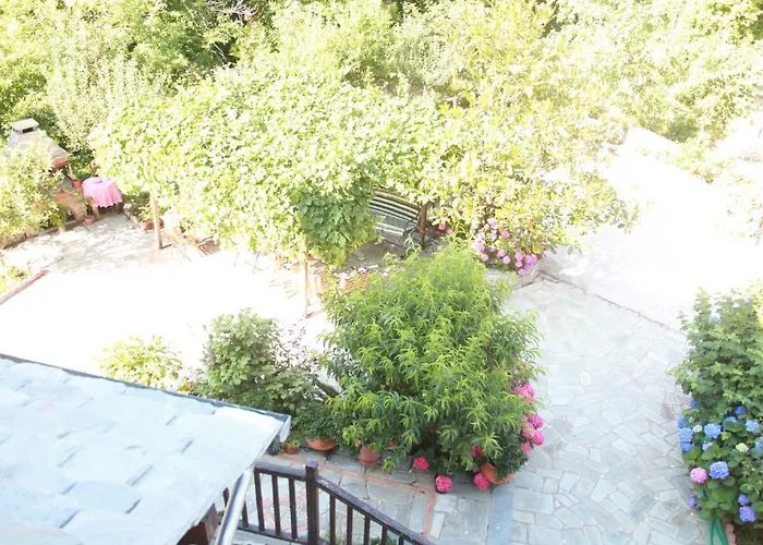 Xenioti Konukevi Tsagkarada